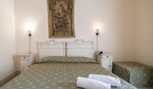 Economy Room