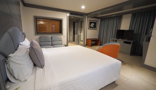 Corner Suite Room