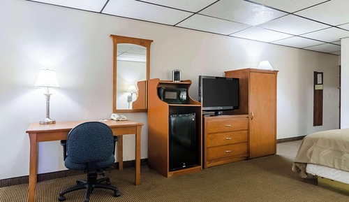 Room, 1 King Bed, Non Smoking (Interior Corridor)
