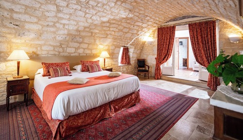 Honeymoon Suite (La Cave)