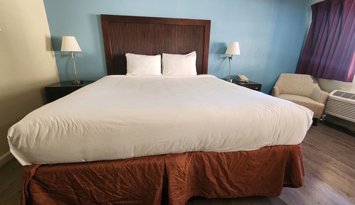 Standard Room, 1 King Bed, Accessible, Non Smoking