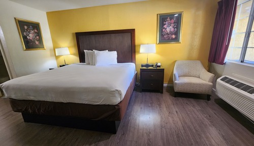 Standard Room, 1 King Bed, Non Smoking