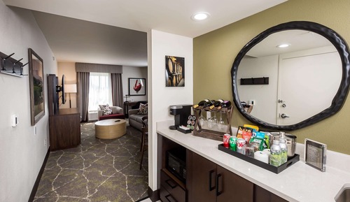 One king studio suite non smoking