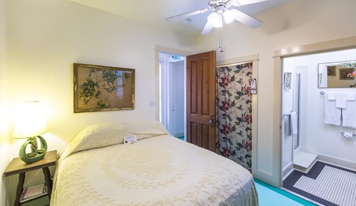 Comfort Room (Magnolia)