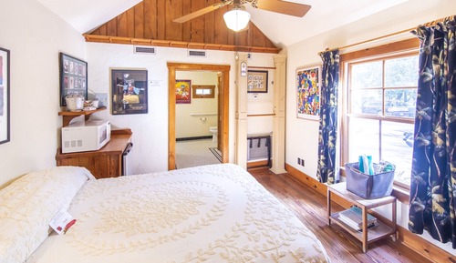 Deluxe Room (Big Easy)
