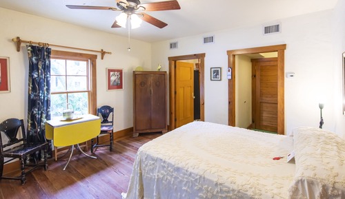 Deluxe Room (Funky Bird)