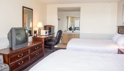 Standard Room, 2 Queen Beds, Lake View