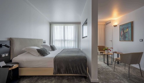 Premium Suite, 1 King Bed, Non Smoking, Bathtub (Separate Living Room)