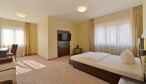 Deluxe Family Room