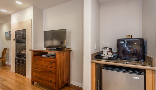 Deluxe Room, 1 King Bed, Patio, Ocean View