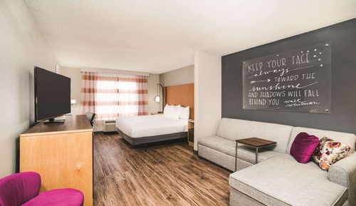 Room, 1 King Bed, Accessible, Non Smoking (Mobility, Roll-In Shower)