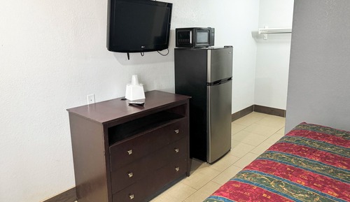 Standard Room, 1 King Bed, Smoking, Refrigerator & Microwave