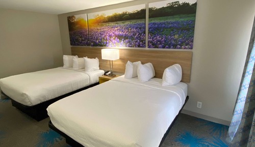 Room, 2 Queen Beds, Accessible, Non Smoking (Mobility/Hearing, Roll-In Shower)