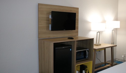 Room, 1 King Bed, Accessible, Non Smoking (Bathtub w/ Grab Bars)