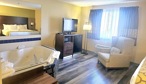 Studio Suite, 1 King Bed, Accessible, Hot Tub (Mobility)