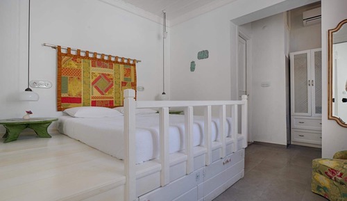 Economy Room