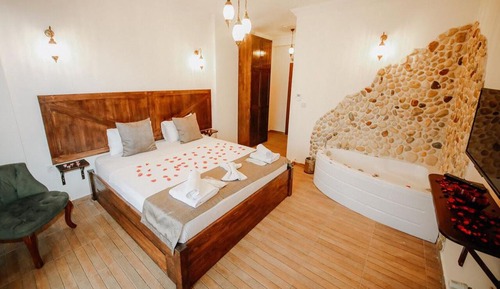 Junior Suite, 1 Double Bed, Jetted Tub