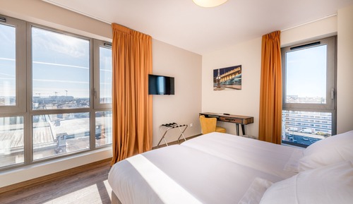 SUPERIOR STUDIO (SINGLE BEDS)