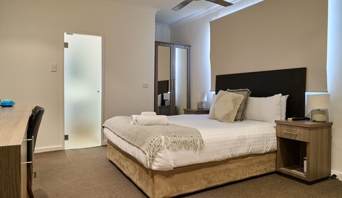 Queen Ensuite Room