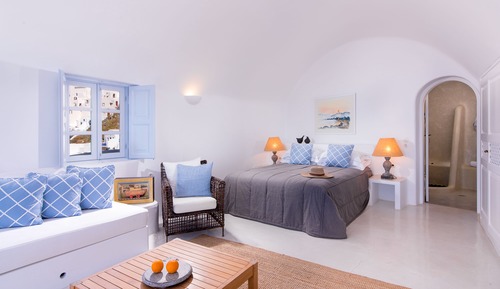 Mantzourana Cliff House with Caldera View