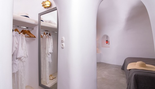 Levanta Cave Suite with Caldera View & Hot Tub