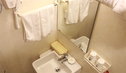 Business Suite with Window