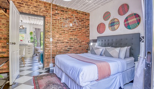 Design Apartment, 2 Bedrooms, Accessible, Courtyard View