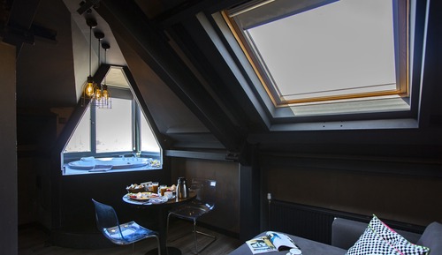 Corner Suite With Jacuzzi Land View