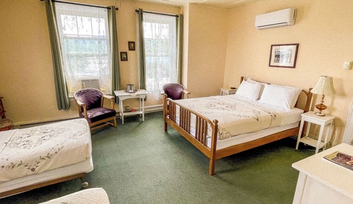 Comfort Room, Multiple Beds