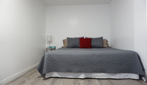 King Bed Room, Shared Bathroom - 6
