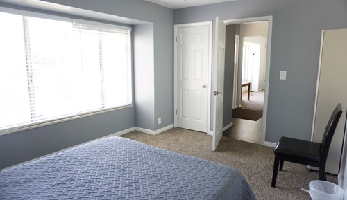 Double, 1 Queen Bed, Shared Bathroom - 4