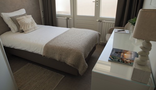 Single Room, Balcony