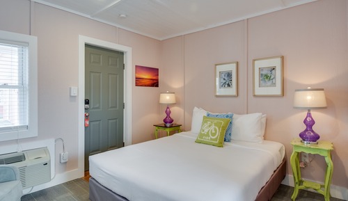 Standard Room, 1 Queen Bed