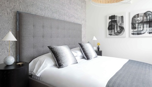 Lark Suite