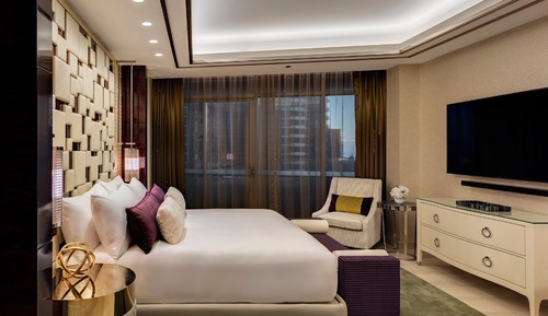 Penthouse Deluxe Billiard Suite