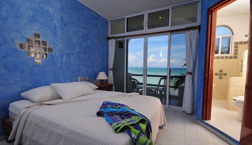 Standard Single Room, 1 Queen Bed, Private Bathroom, Beachfront