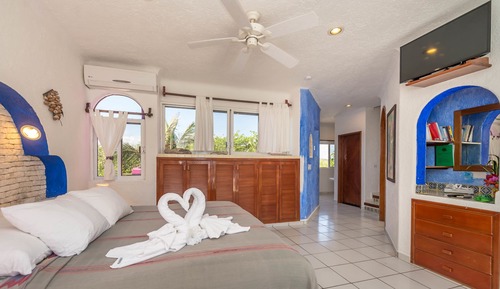 Honeymoon Studio Suite, Jetted Tub, Beachfront