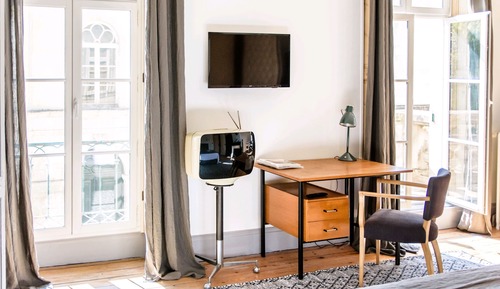 Deluxe Double Room, Balcony (Ray Eames)