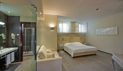 Suite, Garden View