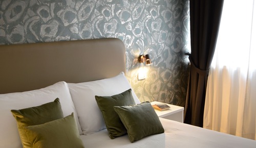 Deluxe Double Room, Ensuite, Courtyard View