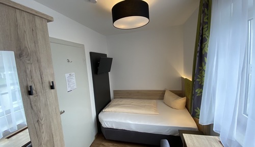 Single Room, 1 Large Twin Bed