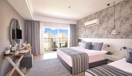 Deluxe Superior Suite