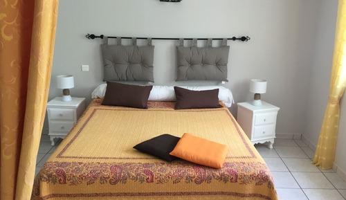 Family Room (Citron)
