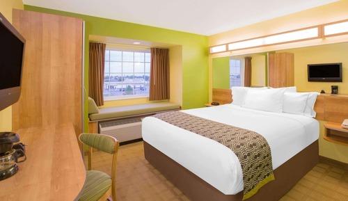 Room, 1 Queen Bed, Roll-in Shower, Non Smoking