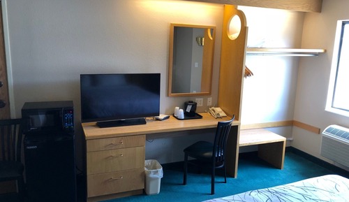 Standard Room, 1 Queen Bed, Accessible