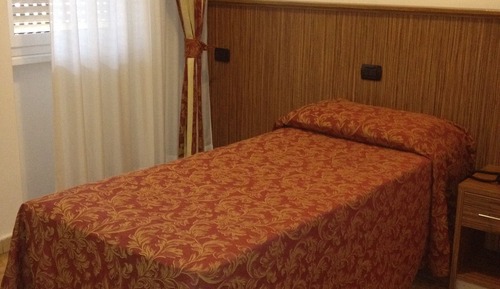 Single Room, Private Bathroom