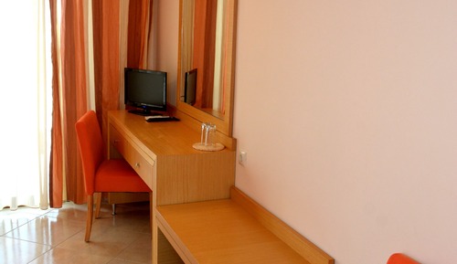 Basic Double or Twin Room, Mountain View