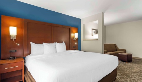 Suite, 1 Queen Bed with Sofa bed, Accessible, Non Smoking