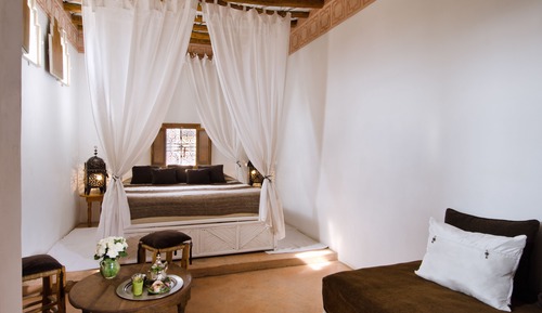 Canopy Bed Suite