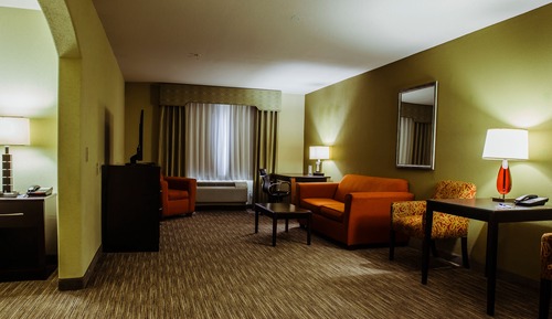 Suite, 1 King Bed, Accessible